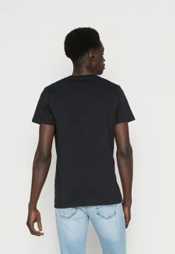 Hollister Co. CREW SEASONAL 5 PACK - T-Shirt Basic - Black/white/pink/green/blue | Herren -Hollister Co Verkäufe 2022 0a526e87fe964caa936b921983828af5