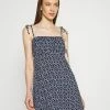 Hollister Co. RUCHED TIE STRAP DRESS - Freizeitkleid - Navy | Damen 2 Hollister Co. RUCHED TIE STRAP DRESS - Freizeitkleid - Navy | Damen -Hollister Co Verkäufe 2022 1a364713723d406abec0bf1e051bfdd4