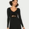 Hollister Co. CUTOUT CINCH FRONT DRESS - Jerseykleid - Black | Damen -Hollister Co Verkäufe 2022 1b3a0d99c37a41e0b78b29e141d54c6f