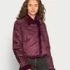 Hollister Co. CROPPED SHEARLING COZY BIKER - Kunstlederjacke - Wine Tasting | Damen -Hollister Co Verkäufe 2022 2dcde2b64d8b40c7b52a4f77dbfe4efe