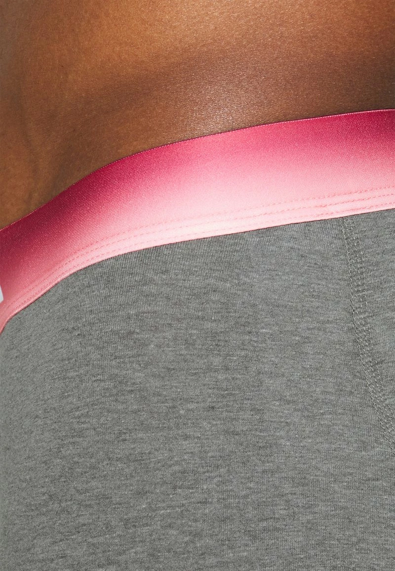 Hollister Co. CLASSIC 5 PACK - Panties - White Wash | Herren 7 Hollister Co. CLASSIC 5 PACK - Panties - White Wash | Herren – Bild 5