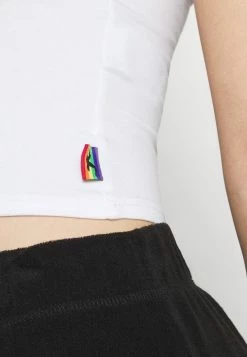 Hollister Co. PRIDE CROP BABY CAMI - Top - White | Damen -Hollister Co Verkäufe 2022 483019fd4527459093bea7a41b5d750f