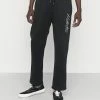 Hollister Co. TONAL TECH LOGO - Jogginghose - Black | Herren 1 Hollister Co. TONAL TECH LOGO - Jogginghose - Black | Herren -Hollister Co Verkäufe 2022 4b9c27385303446aa78d42c3c0765e7d