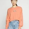 Hollister Co. PRINT FASHION LOGO CREW - Sweatshirt - Coral | Damen -Hollister Co Verkäufe 2022 50f230c56a0b402c8aa11576413dd94b