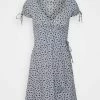 Hollister Co. CINCH DRESS - Freizeitkleid - Navy Ditsy | Damen 1 Hollister Co. CINCH DRESS - Freizeitkleid - Navy Ditsy | Damen -Hollister Co Verkäufe 2022 54b7cfbbd2304c2986405bb0e9a37bfe