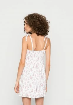 Hollister Co. BARE VOLUME WOVEN DRESS - Freizeitkleid - White/pink | Damen -Hollister Co Verkäufe 2022 578620ac12164662ba421eea83be9080