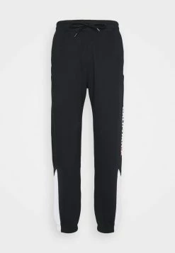 Hollister Co. RACING PRINT TREND DROP - Jogginghose - Black | Herren