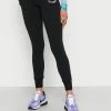 Hollister Co. LOGO FLEGGING - Jogginghose - Black Down The Leg | Damen -Hollister Co Verkäufe 2022 5a9e7d4ed0694c4aa89e3d72746a6ade