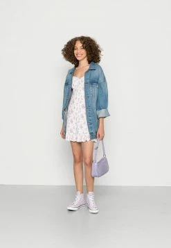 Hollister Co Verkäufe 2022 -Hollister Co Verkäufe 2022 5f8f527f865a4bfda151dc89eed16871