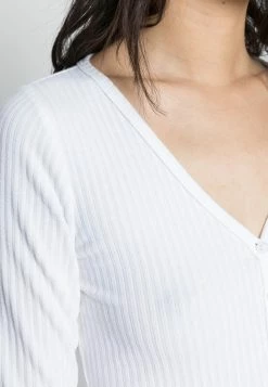 Hollister Co. TEXTURED BUTTON FLYAWAY - Strickjacke - Bright White | Damen -Hollister Co Verkäufe 2022 84f48258a74a4569a8aface3cb8ce77a