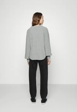 Hollister Co. EYELASH V NECK - Strickpullover - Grey | Damen -Hollister Co Verkäufe 2022 8b6684bbb89147ba963ede2af8ce4d6a