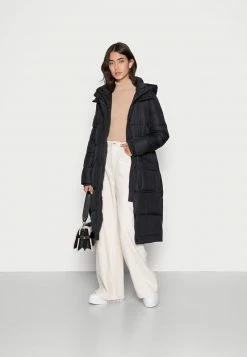 Hollister Co Verkäufe 2022 -Hollister Co Verkäufe 2022 8cca3ac45fd54039944b131c8a7a53bb