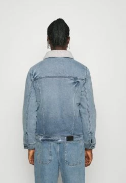 Hollister Co. LIGHT WASH TRUCKER - Jeansjacke - Light Wash | Herren -Hollister Co Verkäufe 2022 8ed9484fd8c54c5d9660074cb83a0fe8