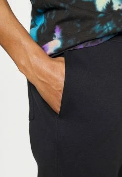 Hollister Co. GRAPHIC OUTFIT SET - Sweatshirt - Black | Herren -Hollister Co Verkäufe 2022 90b581e0527247f1b64f0d9d8bb5697e