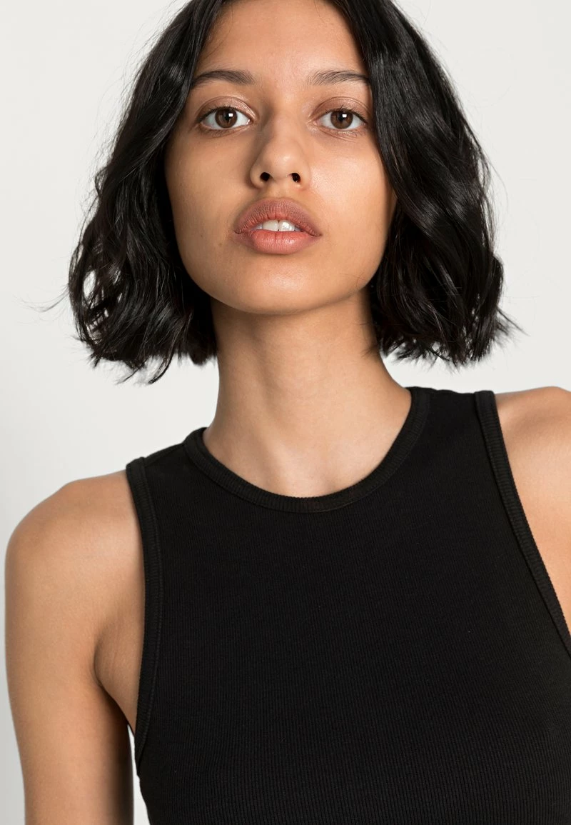 Hollister Co. HIGH NECK EXPOSED SEAM SHORT DRESS - Strickkleid - Black Solid | Damen 7 Hollister Co. HIGH NECK EXPOSED SEAM SHORT DRESS - Strickkleid - Black Solid | Damen – Bild 5