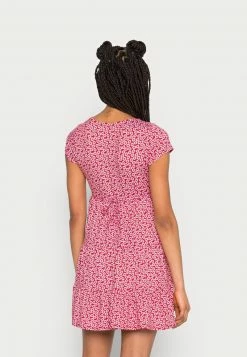 Hollister Co. TIERED SHORT DRESS - Freizeitkleid - Red Ditsy | Damen -Hollister Co Verkäufe 2022 a57101c8a430412bb8931936738ba131