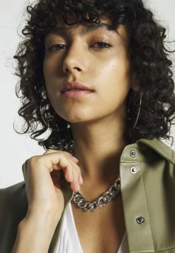 Hollister Co. SLIM BUTTON - Strickjacke - White | Damen -Hollister Co Verkäufe 2022 a75a3950d7804fc390691616577a0262