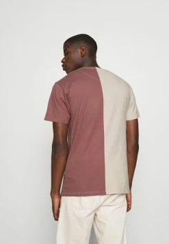 Hollister Co. TREND DROP - T-Shirt Print - Tan/rose Block | Herren -Hollister Co Verkäufe 2022 c1dc58c21e8e4ebcaec7a9df6aa869ed