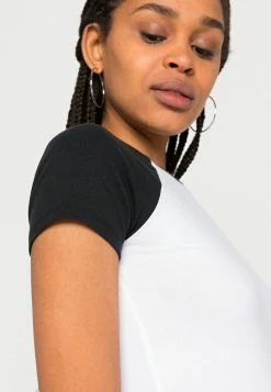 Hollister Co. BASEBALL RINGER - T-Shirt Print - Black/white | Damen -Hollister Co Verkäufe 2022 d7b3b5fde57445b4b6b6aeb5a25eb6ef