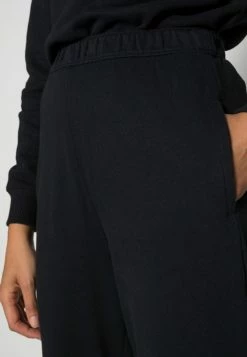 Hollister Co. LOGO DAD JOGGER - Jogginghose - Black | Damen -Hollister Co Verkäufe 2022 dc500caaf4d04f2285fd75265ab3be4f