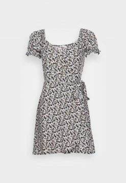 Hollister Co. BEST IS BACK WOVEN WRAP DRESS - Freizeitkleid - Black | Damen 10 Hollister Co. BEST IS BACK WOVEN WRAP DRESS - Freizeitkleid - Black | Damen -Hollister Co Verkäufe 2022 e283e190332b4117b93b9b9b7894756e
